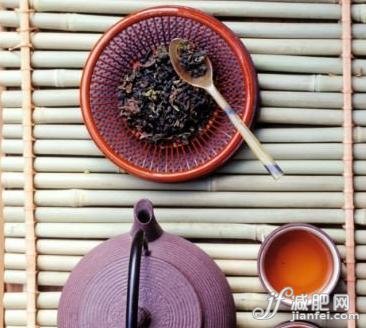 依體質(zhì)選中藥減肥茶越喝越瘦