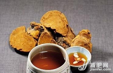 依體質(zhì)選中藥減肥茶越喝越瘦