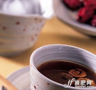 依體質(zhì)選中藥減肥茶越喝越瘦