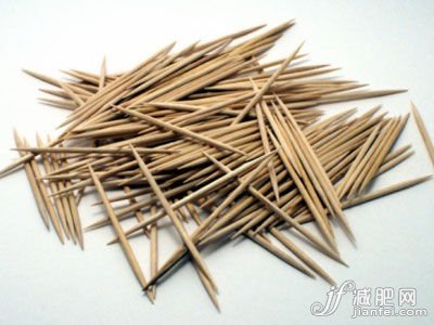 牙簽做成“梅花樁”