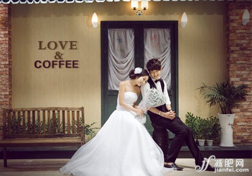 瑜伽球 OL放松身體新玩法