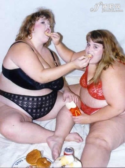 腰帶游泳圈，怎么穿都喜感十足。