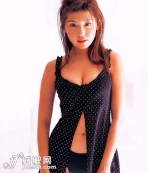 穿款式不對(duì)的內(nèi)衣破壞好身材