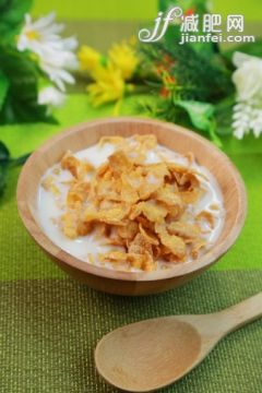 飲食,影棚拍攝,湯匙,碗,早餐_498161893_Cornflakes_創(chuàng)意圖片_Getty Images China