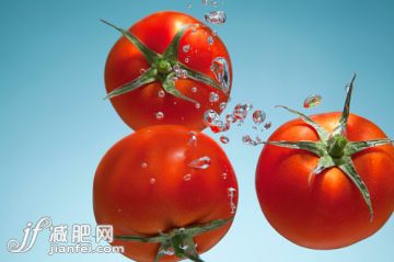 影棚拍攝,水下,紅色,液體,泡泡_558950819_Tomatoes underwater_創(chuàng)意圖片_Getty Images China 影棚拍攝,水下,紅色,液體,泡泡_558950819_Tomatoes underwater_創(chuàng)意圖片_Getty Images China