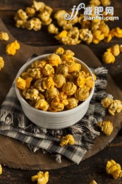 褐色,碗,黃油,焦糖,切達(dá)干酪_gic13487006_Chicago Style Caramel and Cheese Popcorn_創(chuàng)意圖片_Getty Images China