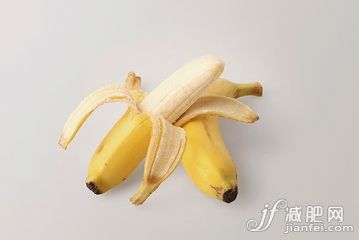 香蕉,食品,水果,外殼,無人_gic10344003_Peeled banana on white background_創(chuàng)意圖片_Getty Images China