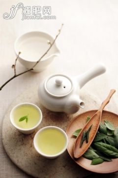 健康保健,湯匙,盤子,碗,杯_152602698_Teapot and cup with green tea_創(chuàng)意圖片_Getty Images China 健康保健,湯匙,盤子,碗,杯_152602698_Teapot and cup with green tea_創(chuàng)意圖片_Getty Images China