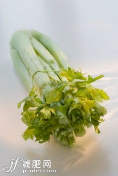 飲食,室內(nèi),綠色,芹菜,串_sb10064998ct-001_Bunch of celery, close-up_創(chuàng)意圖片_Getty Images China