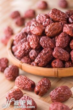 飲食,影棚拍攝,籃子,紅色,水果_100372403_Daechu_創(chuàng)意圖片_Getty Images China