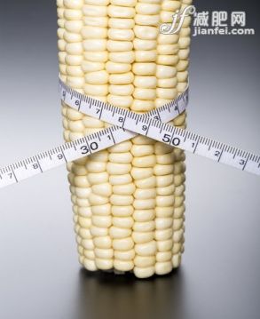 玉米,尺,測量,英寸,種子_7117c7f3c_被尺子纏繞的玉米_創(chuàng)意圖片_Getty Images China