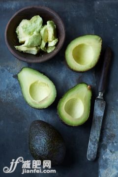 刀,飲食,食品,影棚拍攝,碗_476850175_Sliced, mashed and whole avocado_創(chuàng)意圖片_Getty Images China
