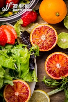 切,圓形,綠色,自然紋理,木紋_8cb5be55d_水果色拉_創(chuàng)意圖片_Getty Images China