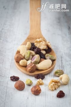 開心果,杏仁,榛子,胡桃,貝殼_gic13476171_Nuts assortment_創(chuàng)意圖片_Getty Images China