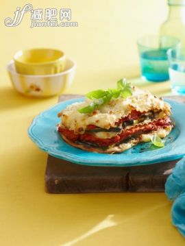 飲食,食品,影棚拍攝,盤子,碗_156857341_Plate of vegetarian lasagna_創(chuàng)意圖片_Getty Images China