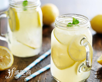 水代替飲料和酒預(yù)防肥胖