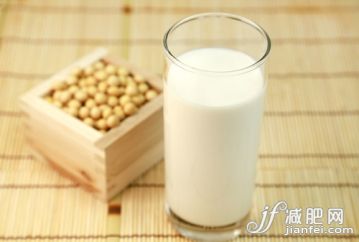 多義詞,容器,食品,谷物,蔬菜_gic12725363_Soy milk_創(chuàng)意圖片_Getty Images China 多義詞,容器,食品,谷物,蔬菜_gic12725363_Soy milk_創(chuàng)意圖片_Getty Images China