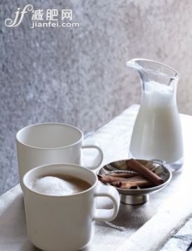 飲料,食品,奶制品,室內(nèi),杯_166626120_Cup of Cafe de Olla with pitcher of steamed milk_創(chuàng)意圖片_Getty Images China 飲料,食品,奶制品,室內(nèi),杯_166626120_Cup of Cafe de Olla with pitcher of steamed milk_創(chuàng)意圖片_Getty Images China