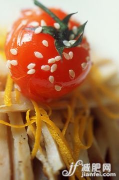 飲食,食品,白晝,圖像,室內(nèi)_fe8def7fb_Italy, Umbria, Tomato with sesamo seeds_創(chuàng)意圖片_Getty Images China 飲食,食品,白晝,圖像,室內(nèi)_fe8def7fb_Italy, Umbria, Tomato with sesamo seeds_創(chuàng)意圖片_Getty Images China