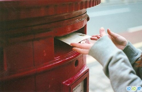 關(guān)于思念一個(gè)人的圖片說說 他藏在風(fēng)里藏在雨里藏在剛剛劃過的閃電和雷鳴里12