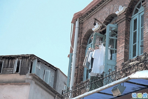 簡單而又唯美有哲理的英文說說帶圖片 你醒在別人的夢里12