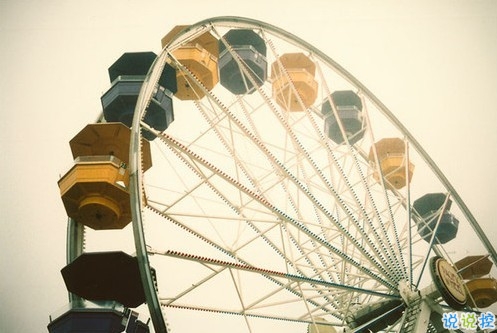 回憶總想哭的傷感說說帶圖片 學著忘記你釋懷一切的傷感說說2