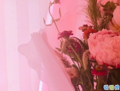 十分經(jīng)典情感語(yǔ)錄帶圖片 簡(jiǎn)約文藝風(fēng)愛情說(shuō)說(shuō)9