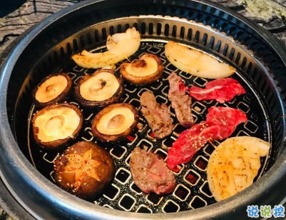 朋友圈吃烤肉的說說帶圖片 吃烤肉發(fā)朋友圈的文案搞笑2