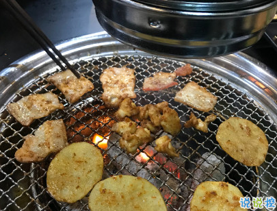 朋友圈吃烤肉的說說帶圖片 吃烤肉發(fā)朋友圈的文案搞笑8