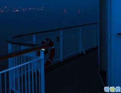 失眠朋友圈文案帶圖片 四下無(wú)人的夜最想聽(tīng)你的晚安10