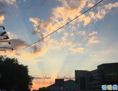 失眠朋友圈文案帶圖片 四下無(wú)人的夜最想聽(tīng)你的晚安13