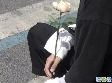 微博傷感愛情說說帶圖片 心里有傷的難過句子4