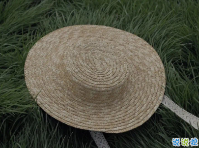 女生個(gè)性說(shuō)說(shuō)帶圖片 少見(jiàn)簡(jiǎn)短精辟的句子3