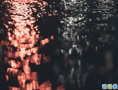 下雨天搞笑文案帶圖片 雨天可以發(fā)的幽默句子13