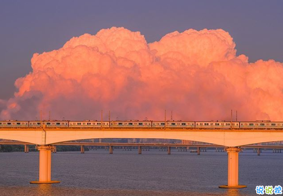 文藝唯美傷感關(guān)于愛情的說說 春風(fēng)十里不如你13