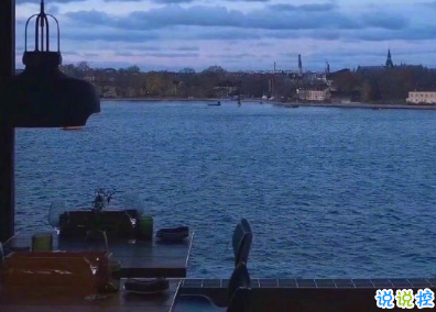 2020經(jīng)典個(gè)性哲理簡(jiǎn)短走心文案 ?后來(lái)你的笑容也變得模糊了9