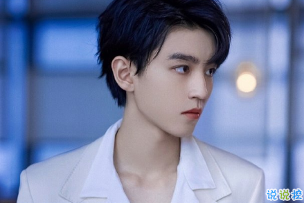 對(duì)男朋友撒嬌的可愛文案  假裝醉倒向你要一個(gè)抱抱1