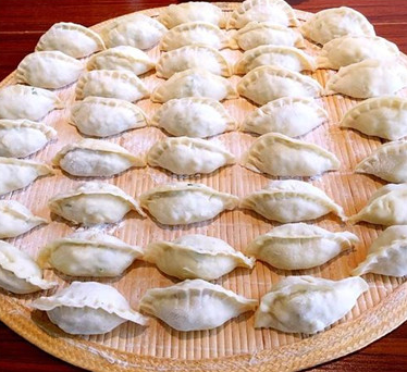 過年在家包餃子的搞笑說說 自己包餃子的幽默心情說說1