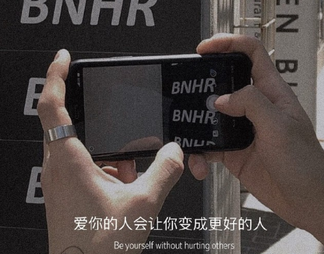 表達(dá)自己心情低落的句子帶圖片 厭倦了循環(huán)往復(fù)的生活11