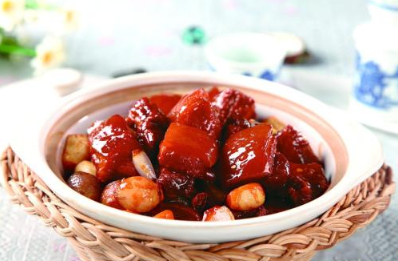 面對(duì)美食又要減肥的心情說(shuō)說(shuō) 想要美食又怕胖的句子1