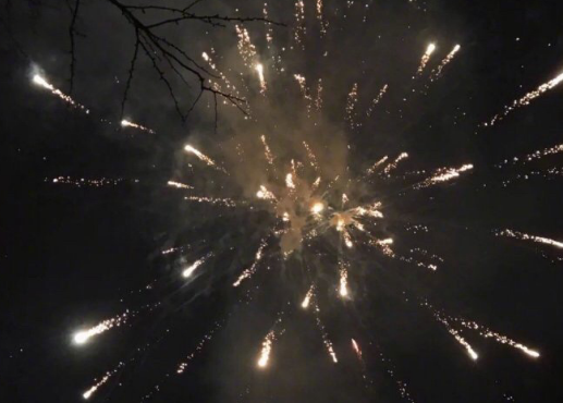 因?yàn)榧依锏氖虑樾臒┮鈦y心情說說 家里一堆事的煩心說說2