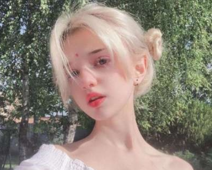 致自己的英文文案簡(jiǎn)短勵(lì)志帶翻譯 很唯美溫柔的愛情句子20211