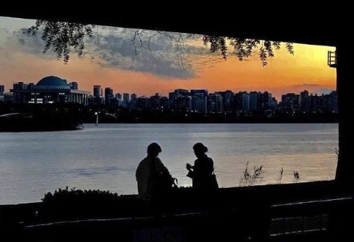 適用于任何心情的句子配圖 任何情緒都可以發(fā)的簡(jiǎn)短文案13