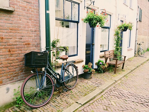 關(guān)于愛(ài)情的有意思的文藝句子 愛(ài)她是我做過(guò)的最好的事9