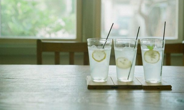 關(guān)于愛情的甜蜜小句子帶圖片 我忘記誰都不能忘記那個夏天的你10