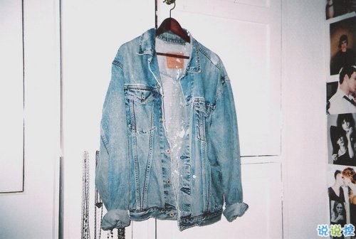 關(guān)于思念一個(gè)人的圖片說說 他藏在風(fēng)里藏在雨里藏在剛剛劃過的閃電和雷鳴里4