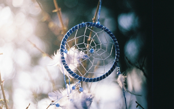 關(guān)于人生的很現(xiàn)實(shí)的哲理說(shuō)說(shuō)帶圖片 時(shí)間奪去了我們輕狂的眼神卻給了我們嘴角上揚(yáng)的資本10