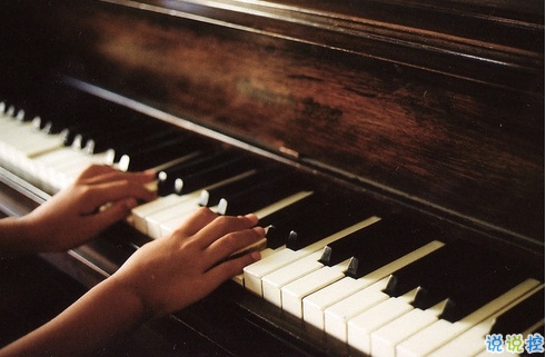 突然一瞬間悲傷難過(guò)的傷感說(shuō)說(shuō)帶圖片 抖音上很火的觸動(dòng)人心的傷感說(shuō)說(shuō)11