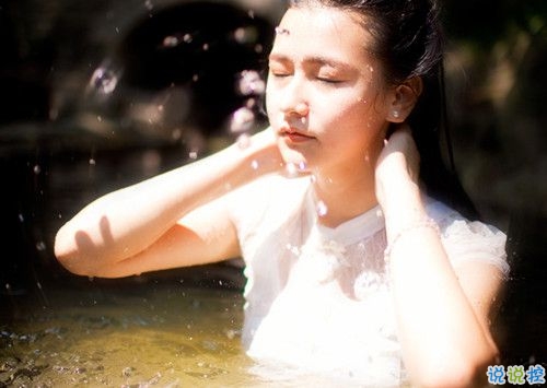 關(guān)于愛(ài)情簡(jiǎn)單精辟的一句話說(shuō)說(shuō)帶圖片 我和世界只差一個(gè)你11