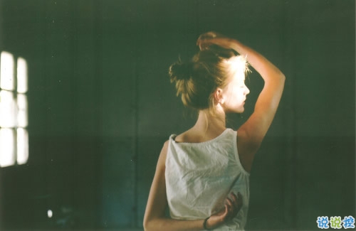 那些和青春夏天有關的唯美簡單小清新圖片句子 陽光傾落風雨都不舍5